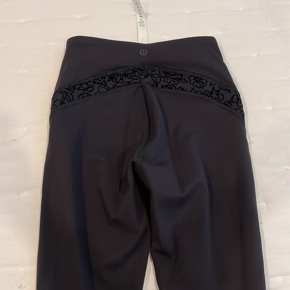 Sz 2 lululemon high waisted with velour mesh inserts NWoT - Picture 5 of 7